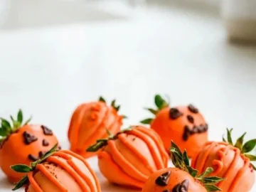halloween strawberries