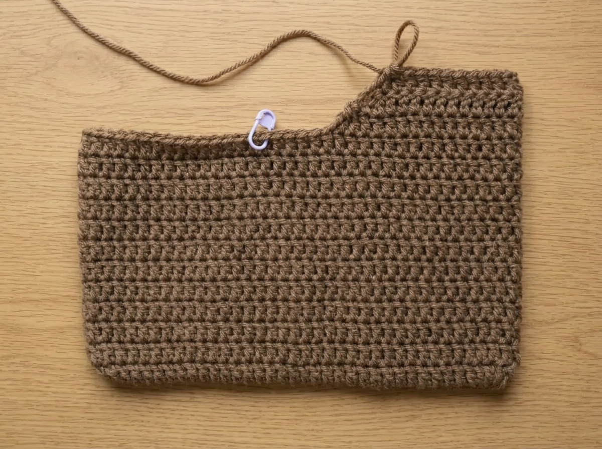 first three decrease rows of crochet shoulder bag strap